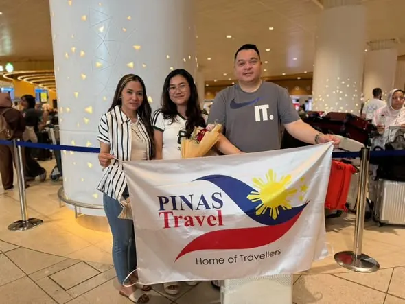 Sisters reunited at Sugod Airport (2 of 5)