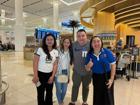 Sisters reunited at Sugod Airport (5 of 5)